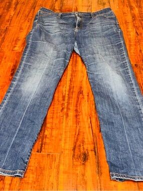 Straight-Leg Women's Jeans in Blue - Classic Everyday Style